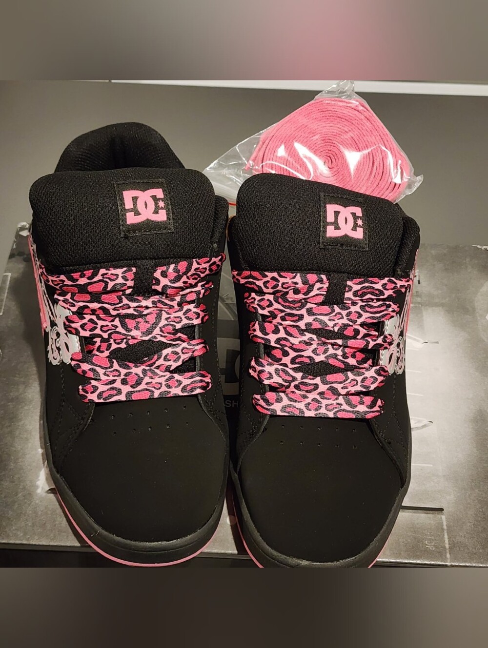 DC Black Sneakers with Pink Leopard Laces PIXIE 8.5w - Picture 3 of 9